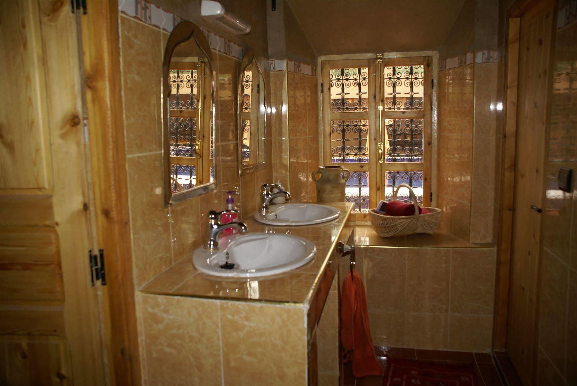 Kasbah Ait Ben Damiette Hotel สกูรา ภายนอก รูปภาพ
