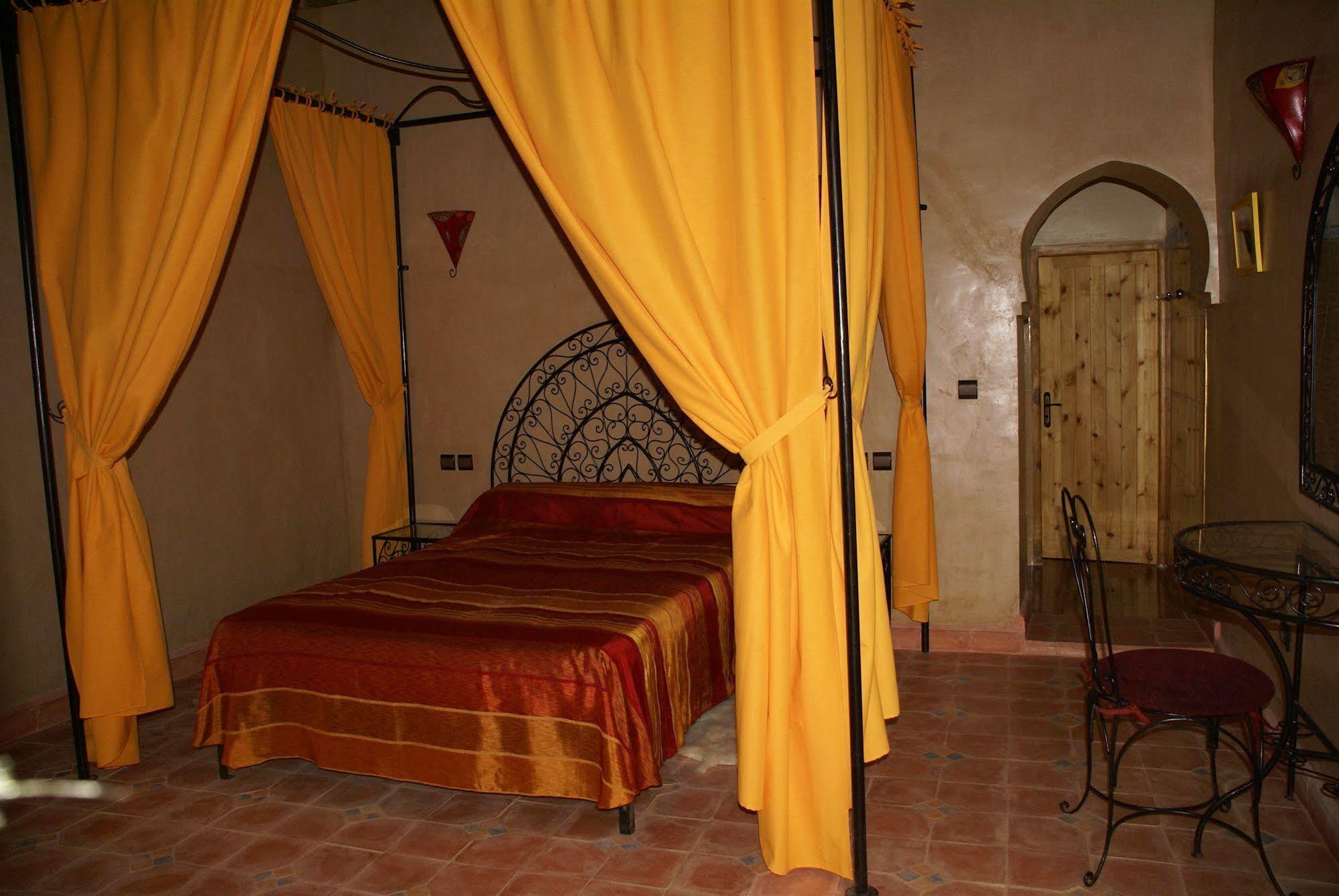 Kasbah Ait Ben Damiette Hotel สกูรา ภายนอก รูปภาพ