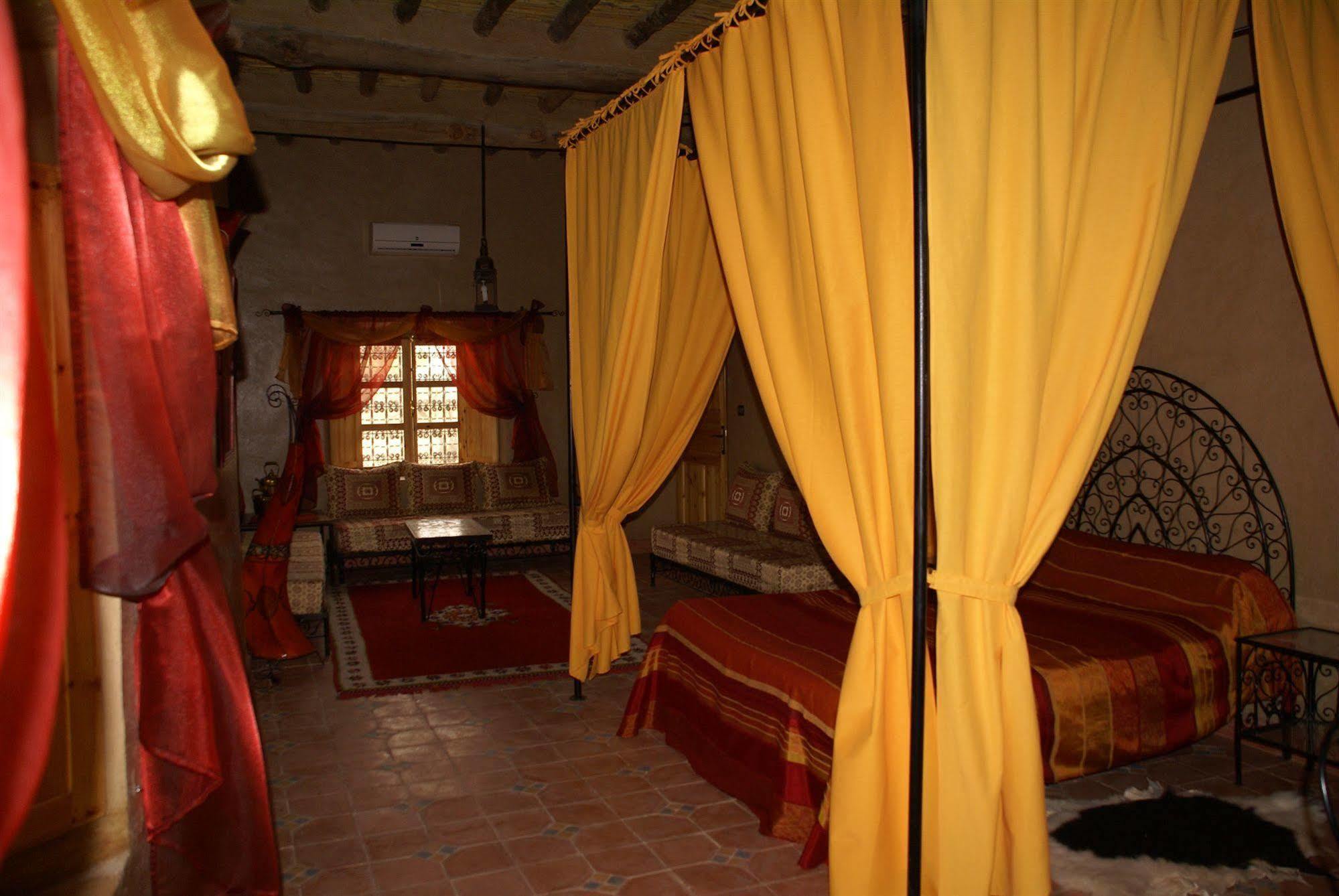 Kasbah Ait Ben Damiette Hotel สกูรา ภายนอก รูปภาพ